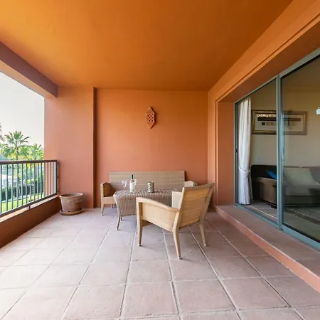 Royal Flamingos Sea View Apartment *