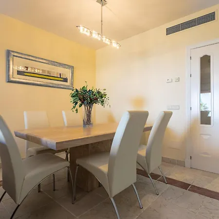 Royal Flamingos Sea View Apartment *