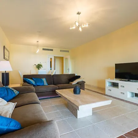 Royal Flamingos Sea View Apartment