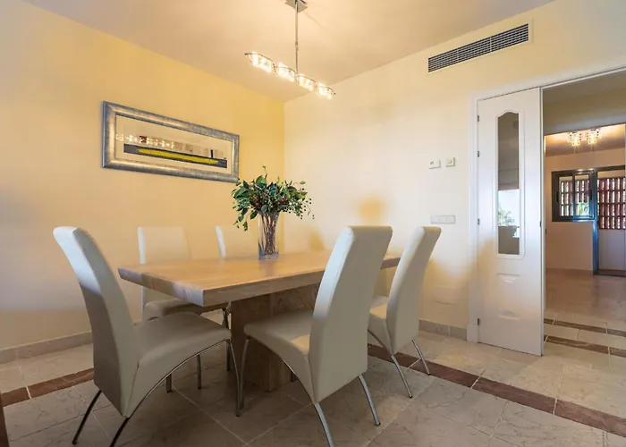 Royal Flamingos Sea View Apartment *