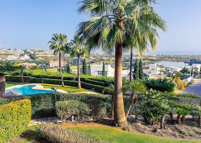 Royal Flamingos Sea View Apartment *