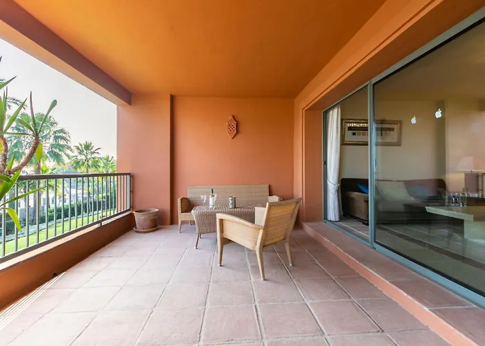 Royal Flamingos Sea View Апартаменти *