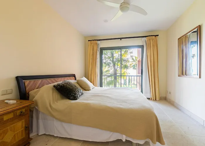 Апартаменти Royal Flamingos Sea View *