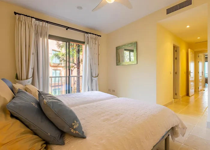 Royal Flamingos Sea View * Естепона