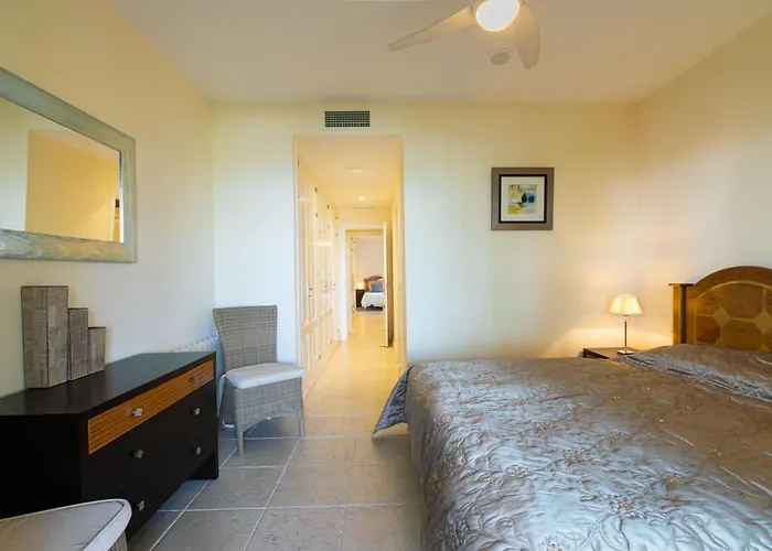 Royal Flamingos Sea View Апартаменти Естепона